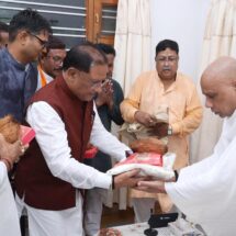 On Guru Purnima, CM Vishnu Deo Sai Seeks Blessings at Kosamnara and Banora Ashrams