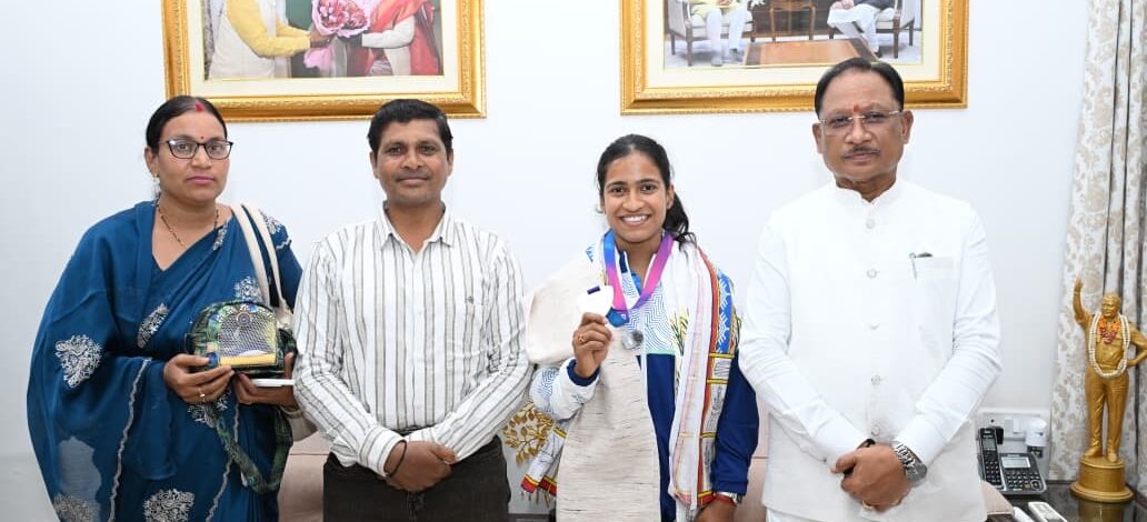 Commonwealth Games Silver Medallist Gyaneshwari Yadav Receives Grand Welcome at Chief Minister’s Residence